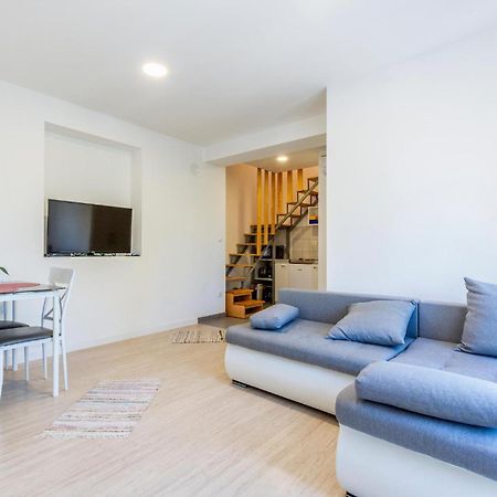 Gorgeous Apartment In Omis With Kitchen Buitenkant foto