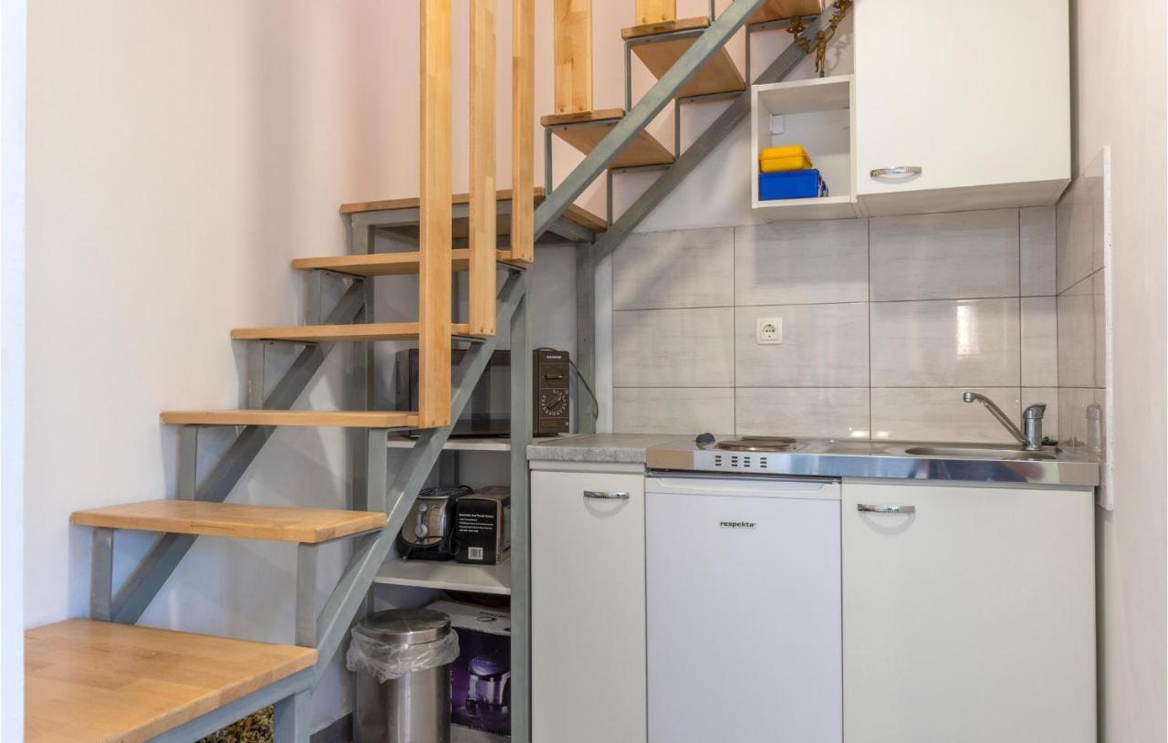 Gorgeous Apartment In Omis With Kitchen Buitenkant foto