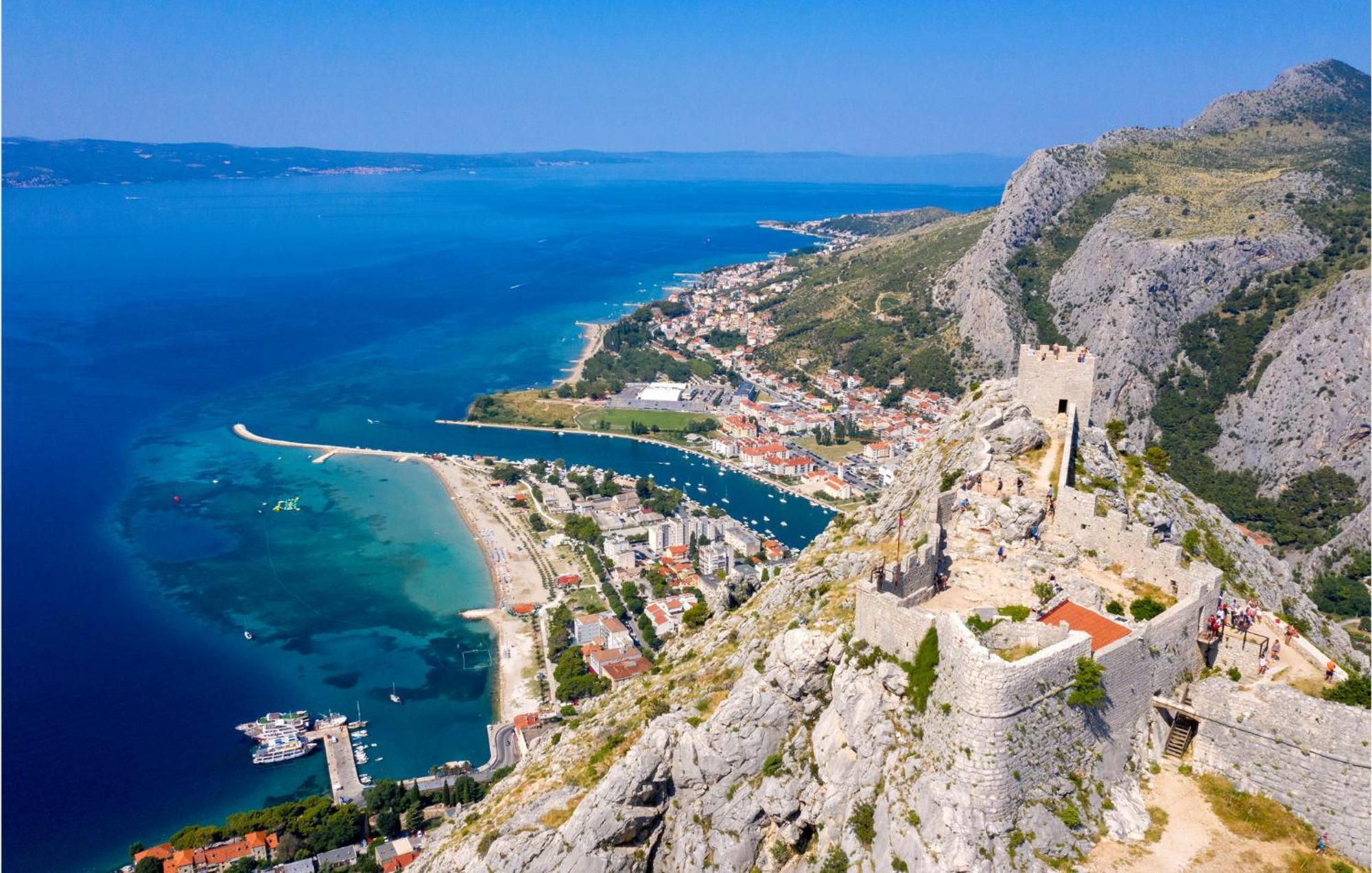Gorgeous Apartment In Omis With Kitchen Buitenkant foto